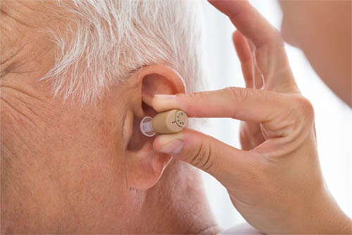 Ношение слухового аппарата
