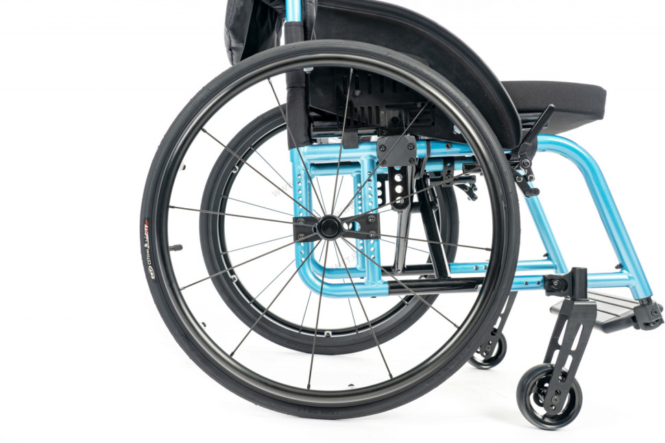 Кресло-коляска МЕТ МК-240 для активных пользователей, ширина сиденья 40 см