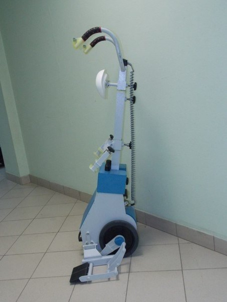 Подъёмник лестничный универсальный мобильный «ПУМА-УНИ-160»