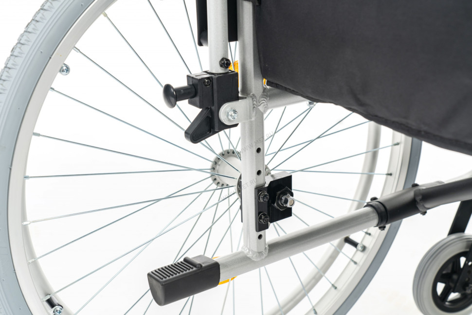 Кресло-коляска механическая МЕТ МК-200 ширина сиденья 43 см