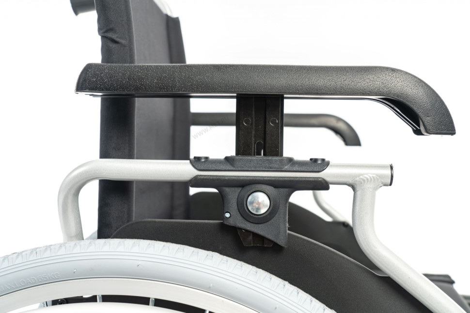 Кресло-коляска механическая МЕТ МК-200 ширина сиденья 46 см