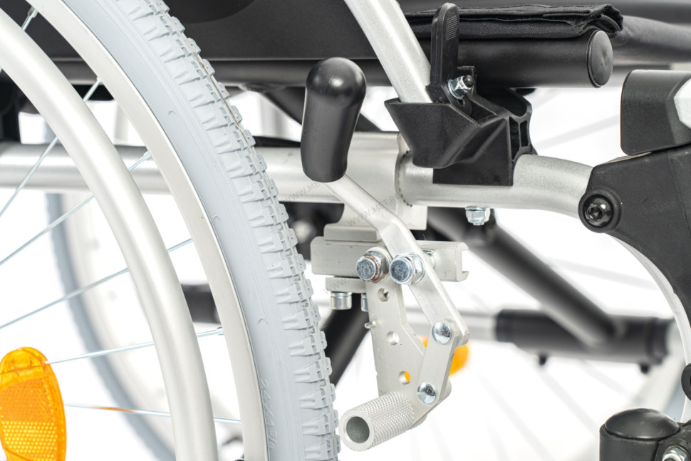 Кресло-коляска механическая МЕТ МК-200 ширина сиденья 46 см