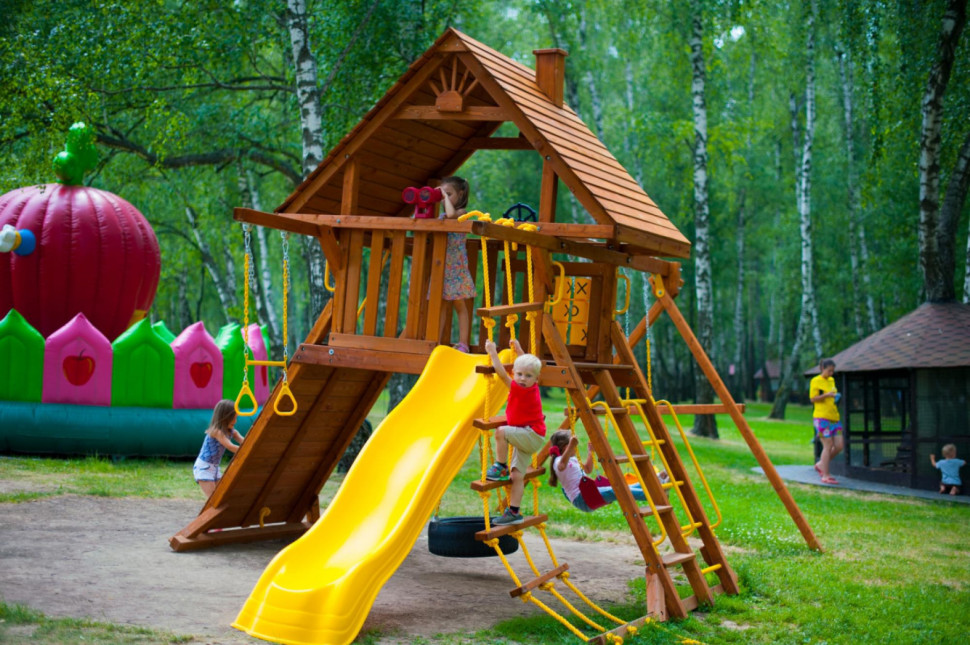 Детский игровой комплекс SUNRISESTAR NS5 с деревянной крышей