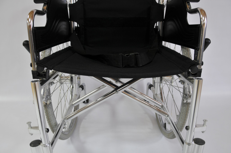 Кресло-коляска инвалидная механическая FS 908 LJ (41 см) колеса пневмо