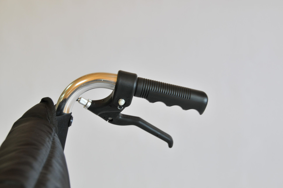 Кресло-коляска инвалидная механическая FS 908 LJ (41 см) колеса пневмо