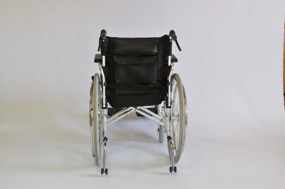 Кресло-коляска инвалидная механическая FS 908 LJ (41 см) колеса пневмо