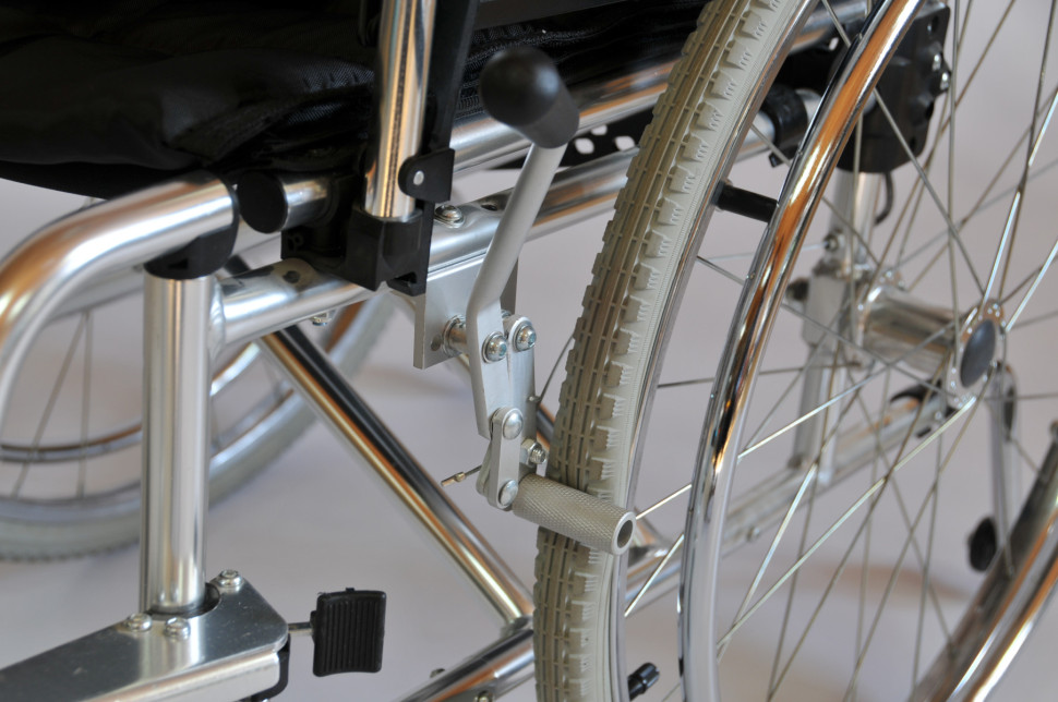 Кресло-коляска инвалидная механическая FS 908 LJ (41 см) колеса пневмо