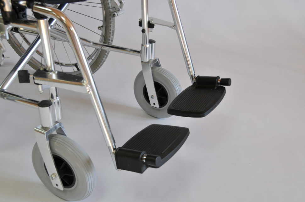 Кресло-коляска инвалидная механическая FS 908 LJ (41 см) колеса пневмо