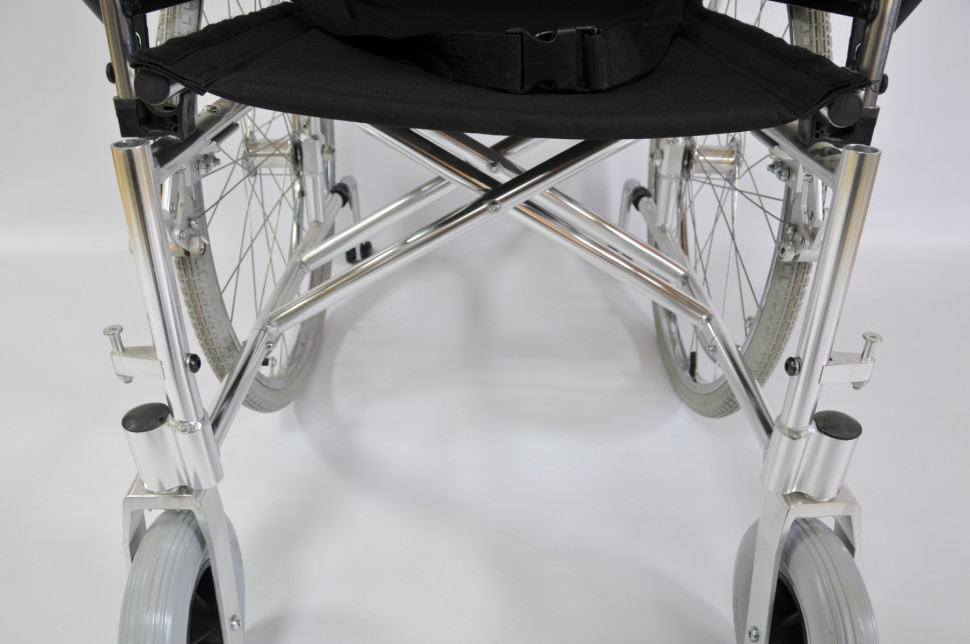 Кресло-коляска инвалидная механическая FS 908 LJ (41 см) колеса пневмо