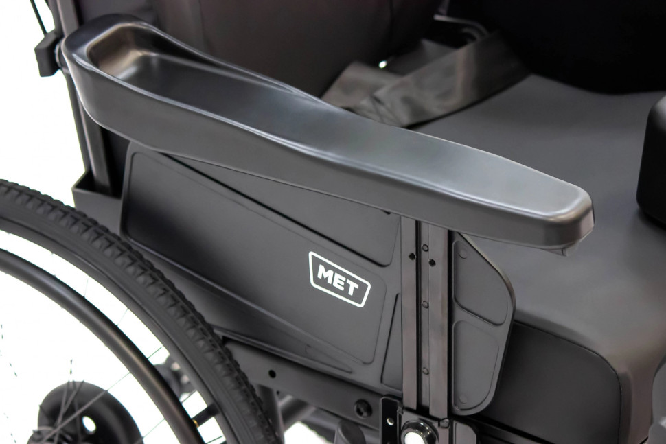 Кресло-коляска механическая MET ECLIPSE A оснащена абдуктором