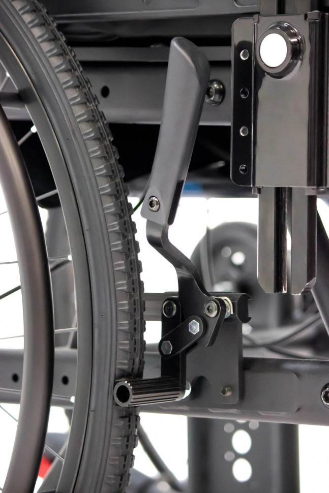 Кресло-коляска механическая MET ECLIPSE A оснащена абдуктором