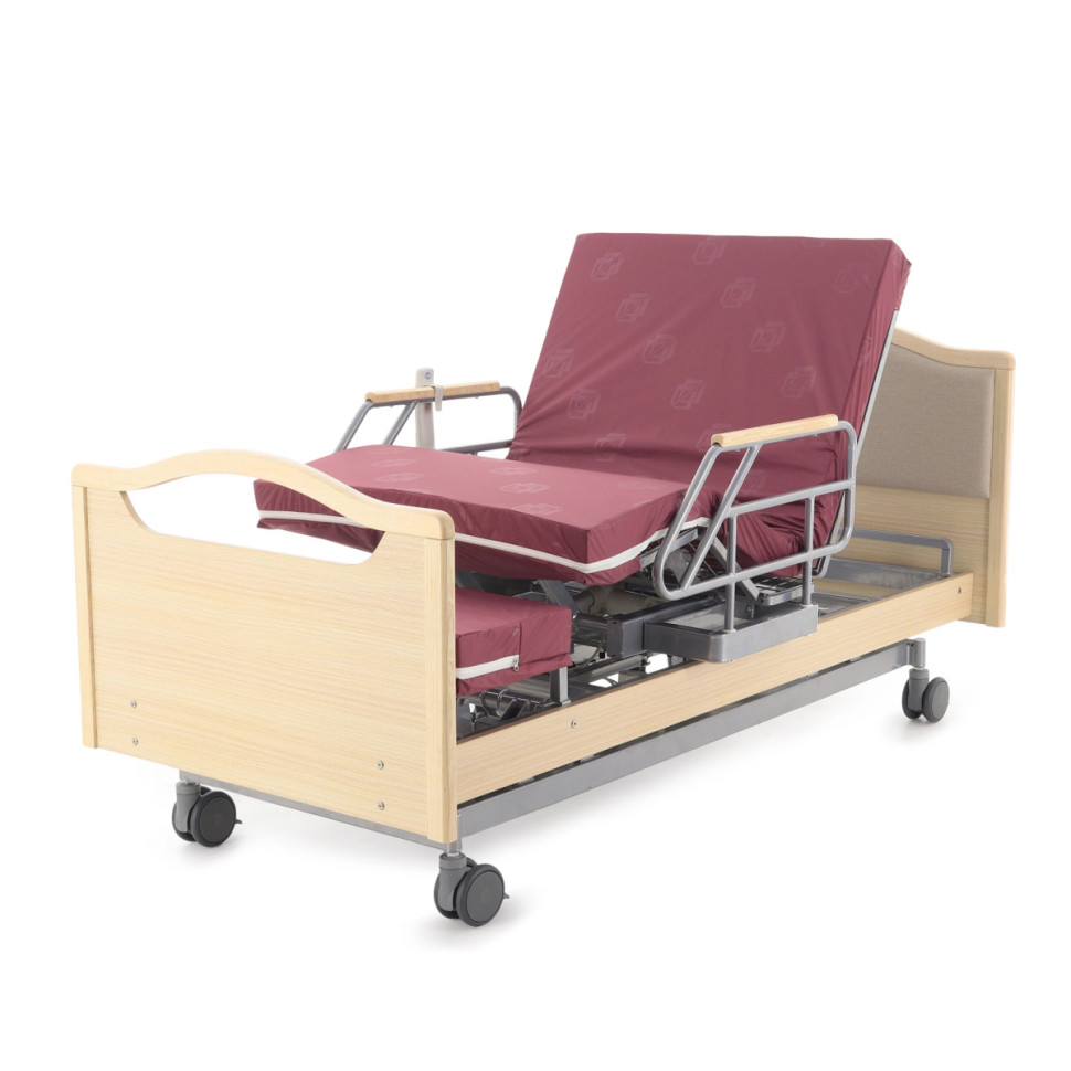 Кровать для лежачих больных с матрасом, регул. высоты, Т/АТ MED-MOS DB-2B электрическая с поворотным креслом в левую сторону (светлое дерево)