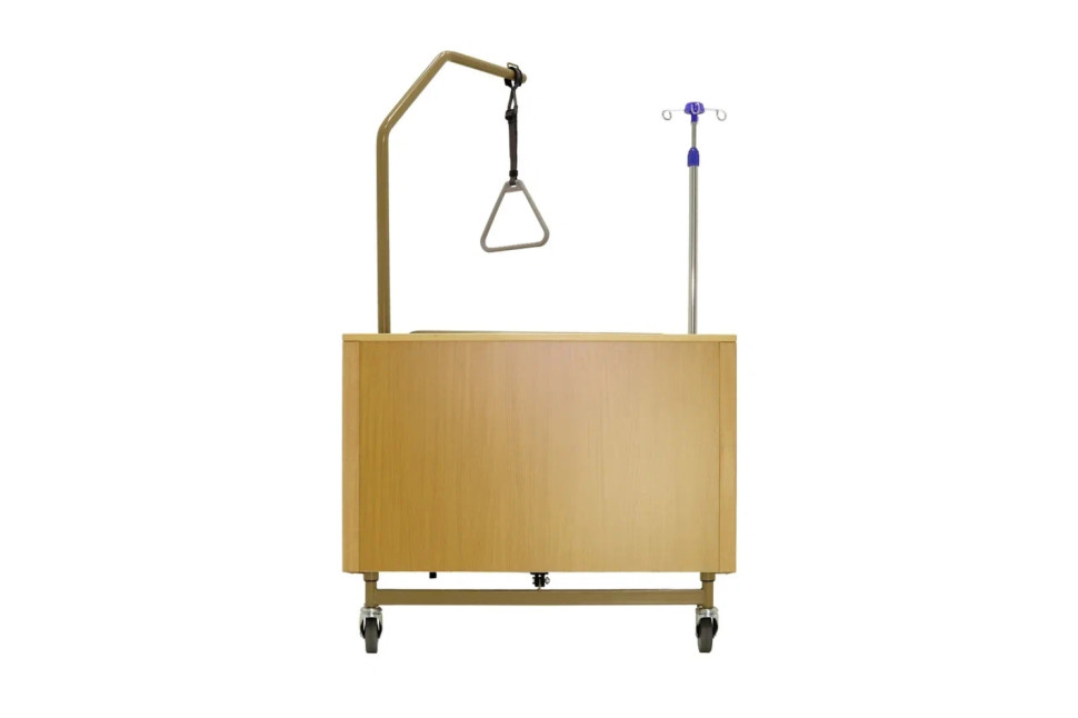 Кровать для лежачих больных с матрасом MED-MOS YG-1 (ЛДСП св.дер., метал. ламели)