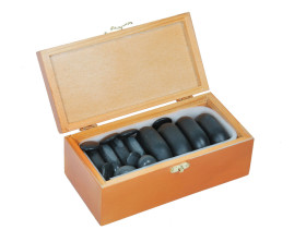 Набор массажных камней 20 шт из базальта в коробке из бамбука НК-4Б