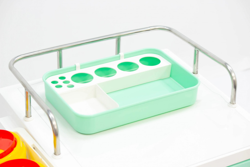 Тележка медицинская MET AVK-130 трехполочная с выдвижным ящиком и аксессуарами