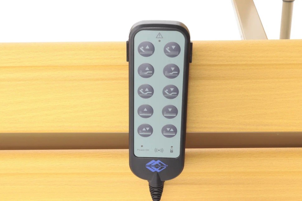 Кровать для лежачих больных электрическая MED-MOS YG-1 (ЛДСП св.дер., 2В, 4 секции, матрас , Т/АТ, ДЛ)