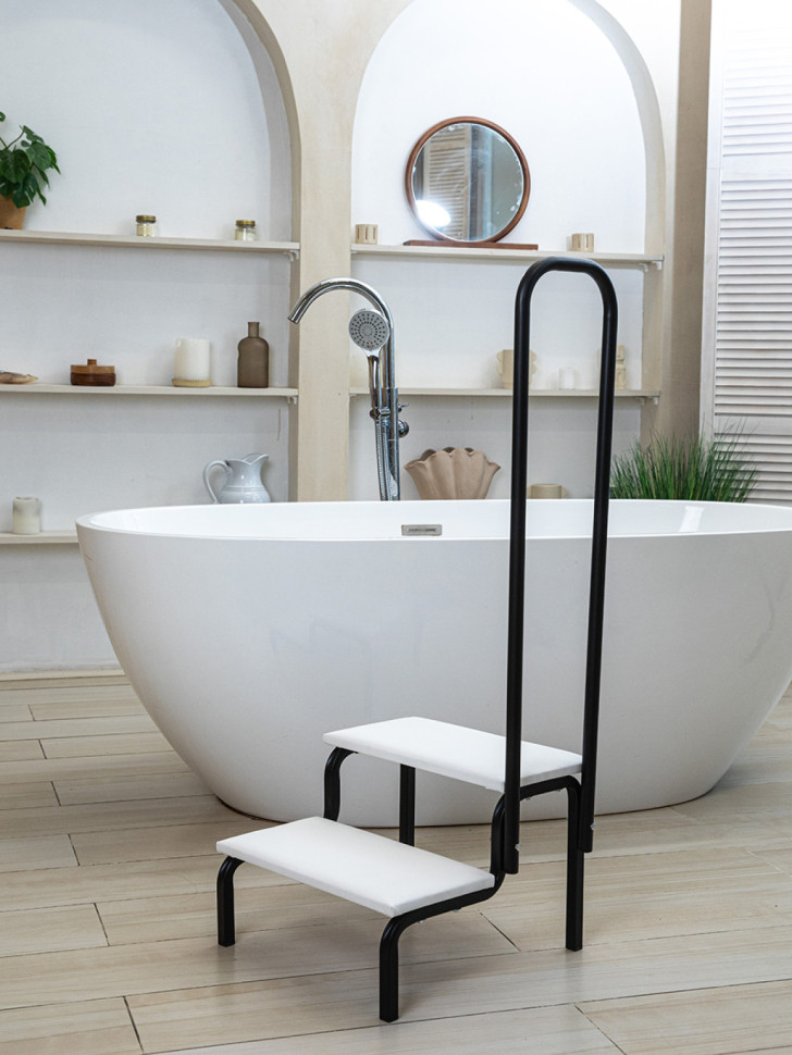 Ступени СТ-5 Belberg Black Edition с черным поручнем для ванной комнаты