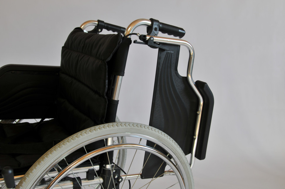 Кресло-коляска инвалидная механическая FS 908 LJ (46 см) колеса пневмо