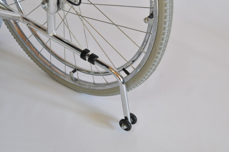 Кресло-коляска инвалидная механическая FS 908 LJ (46 см) колеса пневмо