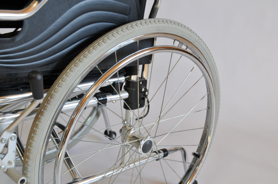 Кресло-коляска инвалидная механическая FS 908 LJ (46 см) колеса пневмо