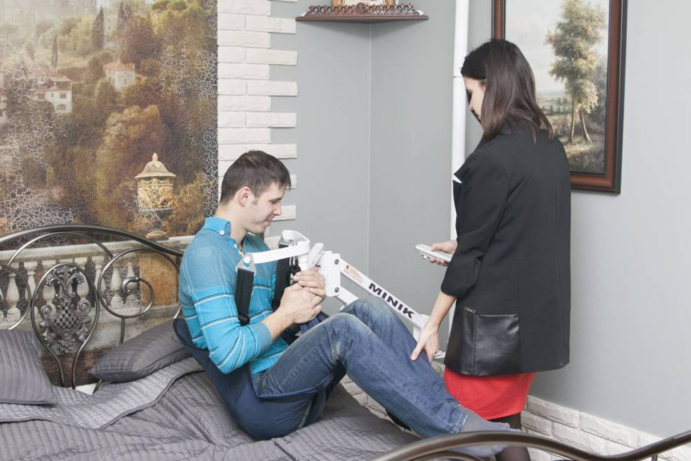 Универсальный электрический подъемник для инвалидов и пожилых MINIK (в компл. с тканевым подвесом) 