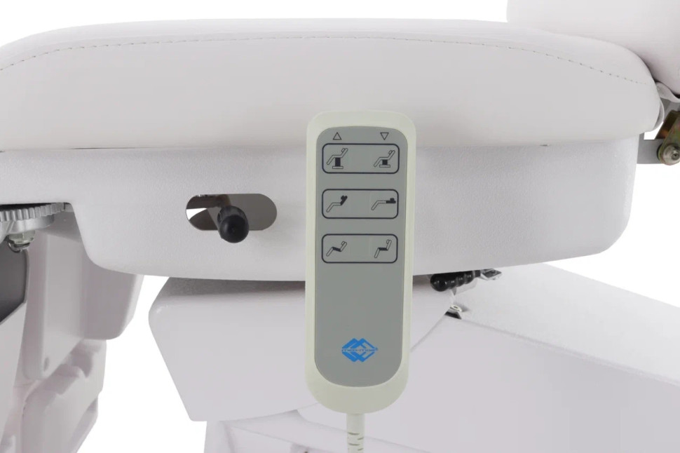 Педикюрное кресло электрическое MED-MOS ММКП-3 (КО-195DP) белый с ножной педалью и ПУ