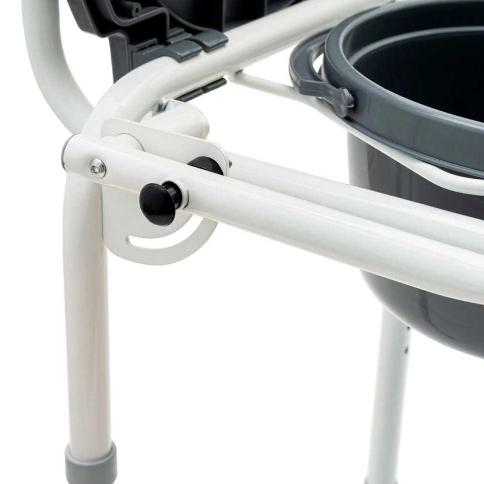 Кресло-туалет с откидными поручнями WC302